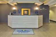 Lobby Microtel Inn & Suites by Wyndham Leesburg/Mt Dora