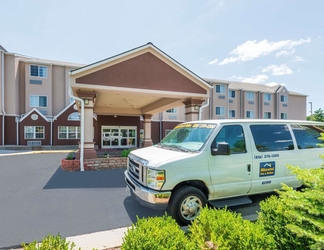 Exterior 2 Microtel Inn & Suites by Wyndham Kansas City Airport