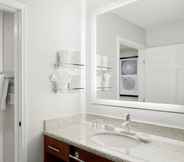 In-room Bathroom 6 Residence Inn By Marriott Pleasanton