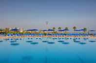 Swimming Pool Sheraton Club des Pins Resort