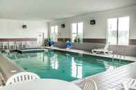 Swimming Pool Rodeway Inn Abbotsford