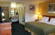 Bedroom 2 Travelodge by Wyndham Pendleton OR