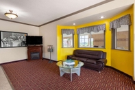 Lobby Super 8 by Wyndham Big Rapids