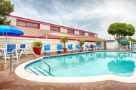 Swimming Pool Best Western Surf City