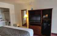 Bedroom 7 Days Inn by Wyndham San Antonio Lytle