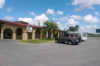 Bangunan Days Inn by Wyndham San Antonio Lytle