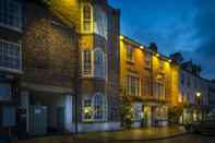 ภายนอกอาคาร The Golden Fleece Hotel, Thirsk, North Yorkshire