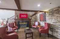 Lobby Red Roof Inn & Suites Stafford