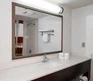 In-room Bathroom 6 Red Roof Inn & Suites Stafford