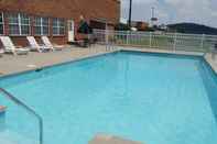 Swimming Pool Comfort Inn & Suites Raphine - Lexington near I-81 and I-64