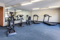 Fitness Center Clarion Inn & Suites Near Downtown