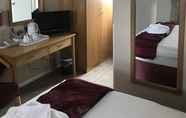 Kamar Tidur 5 Rivenhall Hotel