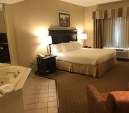 Kamar Tidur 3 Quality Inn & Suites Hendersonville - Flat Rock