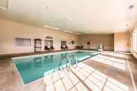 Swimming Pool Quality Inn & Suites Hendersonville - Flat Rock