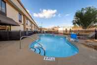 Swimming Pool Red Roof Inn Yemassee