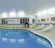 Swimming Pool 6 Comfort Inn & Suites Middletown - Franklin