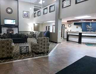 Lobby 2 Country Inn & Suites By Radisson, Battle Creek, MI