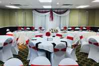 Functional Hall Country Inn & Suites By Radisson, Battle Creek, MI