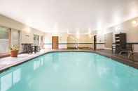 Swimming Pool La Quinta Inn by Wyndham Olympia - Lacey