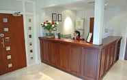 Lobby 4 Classic Lodges - The Hickstead Hotel