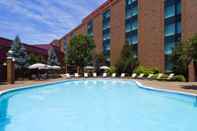 Swimming Pool Marriott Cincinnati Northeast