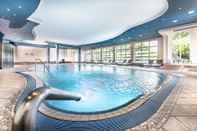 Swimming Pool Steigenberger Hotel Treudelberg
