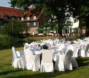 Restoran 2 Steigenberger Hotel Treudelberg