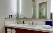 In-room Bathroom 6 Marriott Marina del Rey