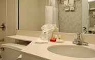 In-room Bathroom 4 Ramada by Wyndham Parsippany