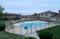 Swimming Pool Rodeway Inn Roswell