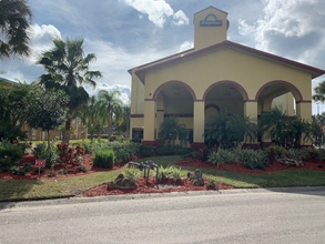 Exterior 4 Days Inn by Wyndham Sarasota I-75