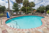 Swimming Pool Days Inn by Wyndham Sarasota I-75