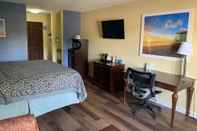 Bedroom Days Inn by Wyndham Sarasota I-75