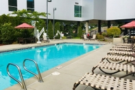 Swimming Pool DoubleTree by Hilton Spokane City Center