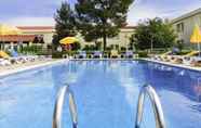 Swimming Pool 2 ibis Setubal