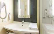Phòng tắm bên trong 3 ibis Paris Porte de Vanves Parc des Expositions
