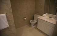 Toilet Kamar 2 Pocono Palace Resort