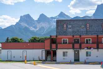 Exterior 4 Rocky Mountain Ski Lodge