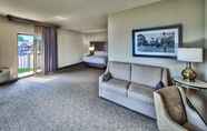 Bedroom 3 DoubleTree by Hilton Hotel Port Huron