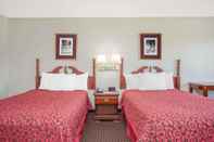 Bedroom Days Inn by Wyndham Milledgeville