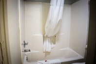 In-room Bathroom Days Inn by Wyndham Wagoner