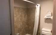 In-room Bathroom 6 Days Inn by Wyndham Corvallis