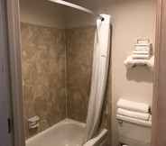 In-room Bathroom 6 Days Inn by Wyndham Corvallis