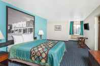 Bedroom Super 8 by Wyndham Sallisaw