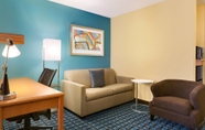 Phòng ngủ 5 Fairfield Inn & Suites Toledo Maumee