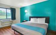 Bedroom 6 Motel 6 Montoursville, PA