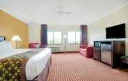Bedroom 6 Days Inn & Suites by Wyndham Kansas City South