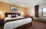 ห้องนอน 7 Days Inn & Suites by Wyndham Kansas City South