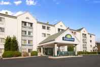 ภายนอกอาคาร Days Inn & Suites by Wyndham Kansas City South