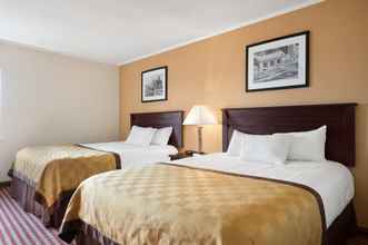 ห้องนอน 4 Days Inn & Suites by Wyndham Kansas City South